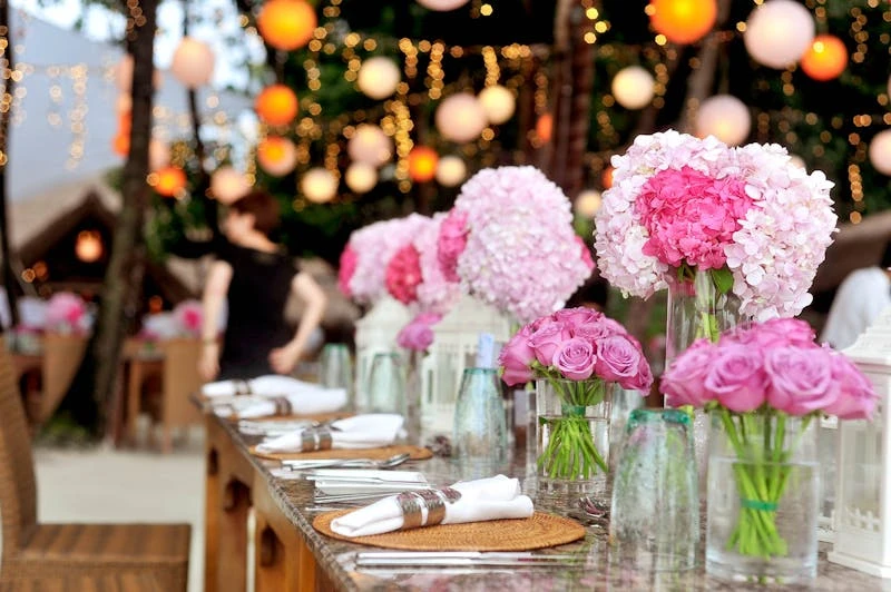 Event detail — table setting and flowers